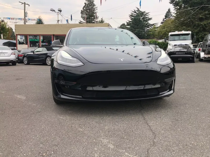 2020 Tesla Model 3 Standard Range Plus photo 1