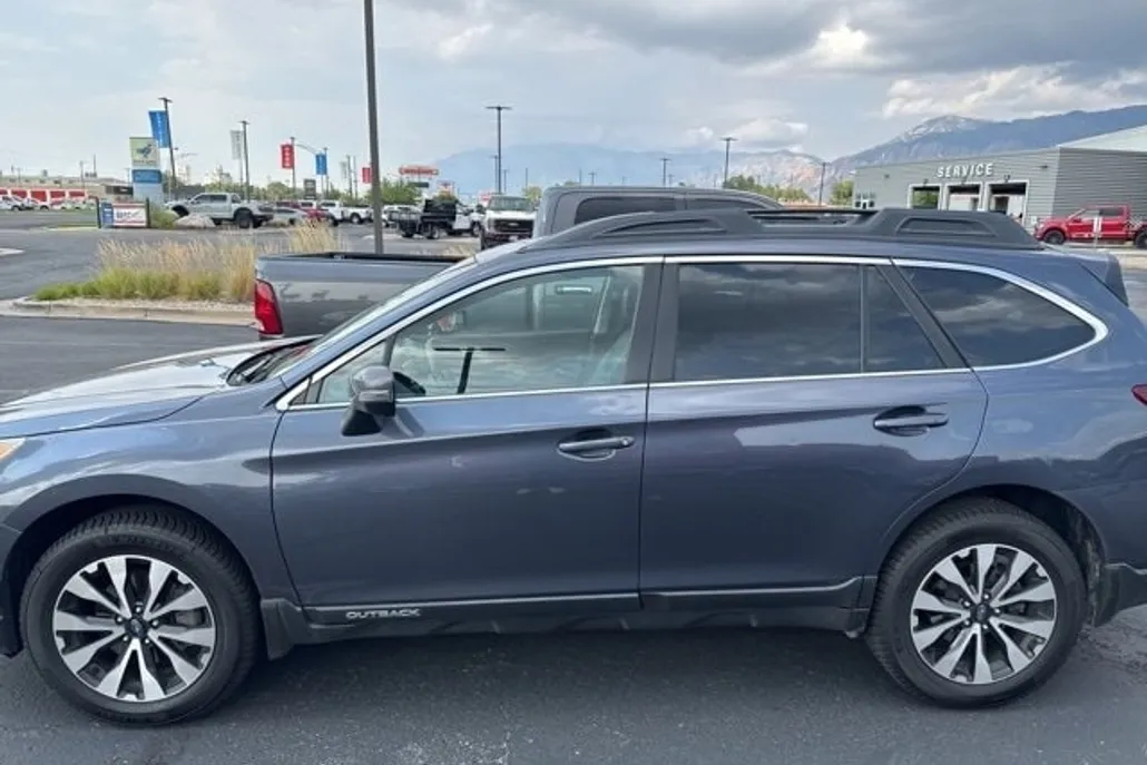 2017 Subaru Outback 3.6R Limited photo 1