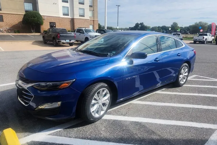 2023 Chevrolet Malibu 1LT photo 1