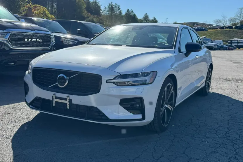 2024 Volvo S60 B5 Ultimate AWD photo 1