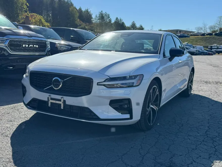 2024 Volvo S60 B5 Ultimate AWD photo 1