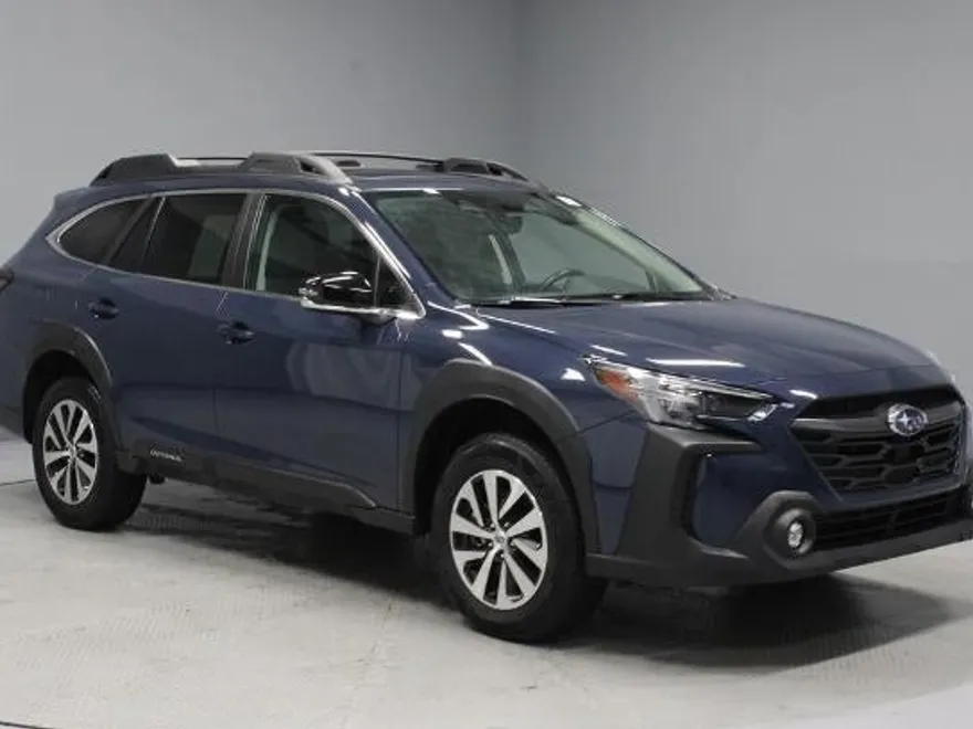 2023 Subaru Outback Premium photo 1