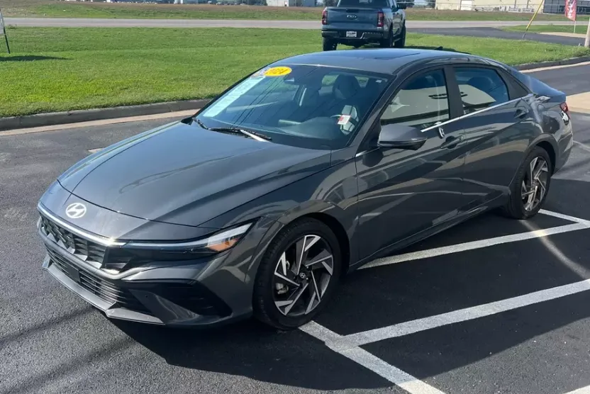 2024 Hyundai Elantra Limited photo 1