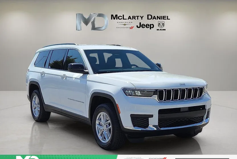 2025 Jeep Grand Cherokee Laredo Altitude photo 1