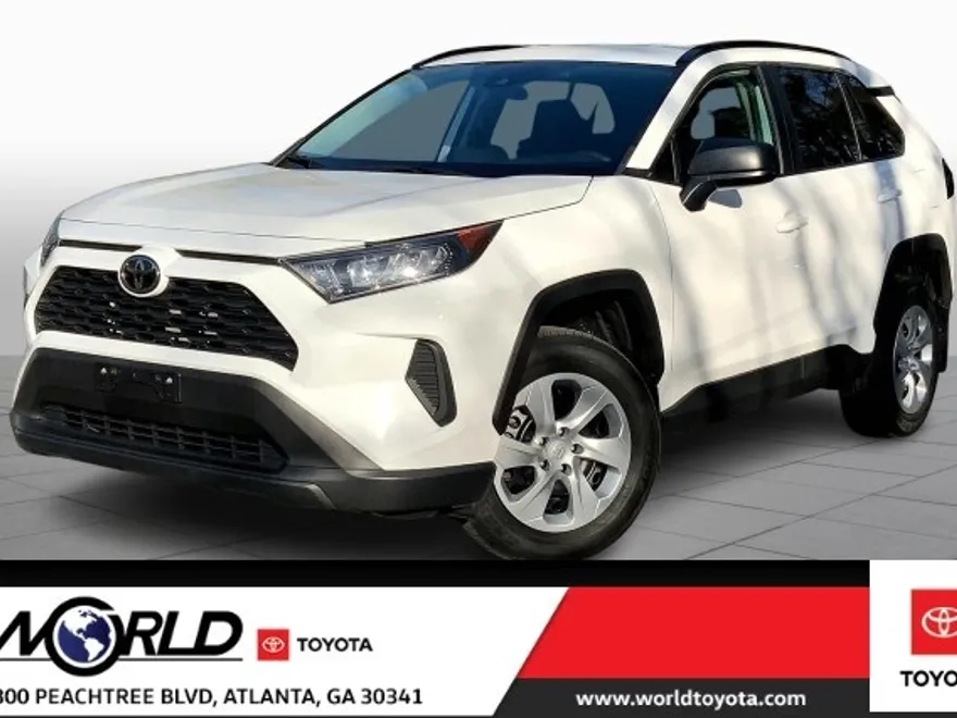 2020 Toyota RAV4 LE photo 1