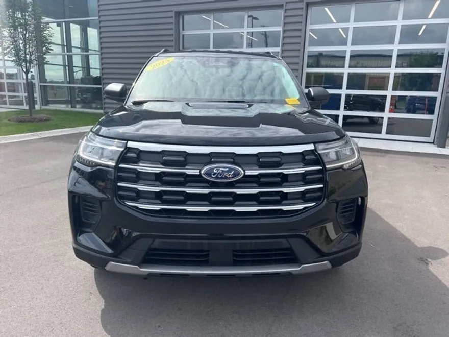 2025 Ford Explorer photo 1