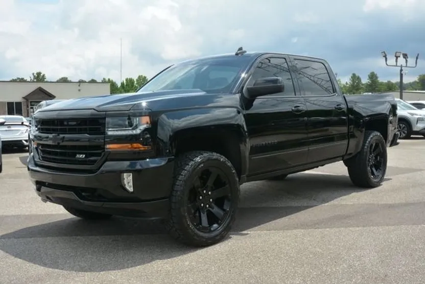 2017 Chevrolet Silverado 1500 LT Z71 photo 1