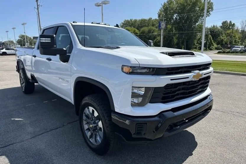 2026 Chevrolet Silverado 2500HD Custom photo 1