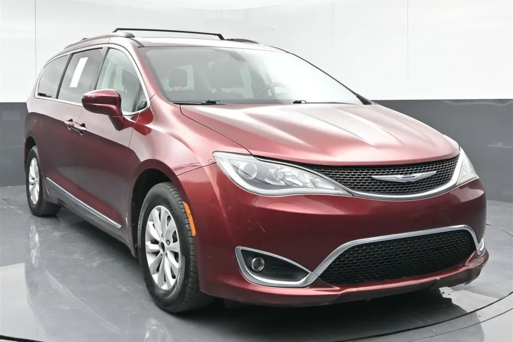 2017 Chrysler Pacifica Touring L photo 1