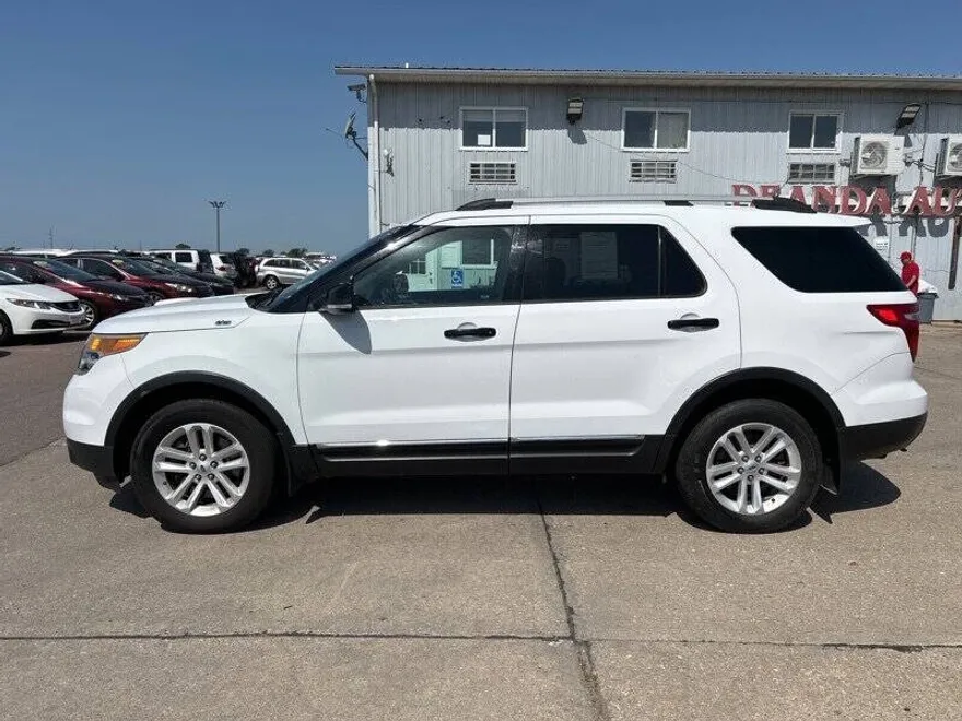 2015 Ford Explorer XLT photo 1