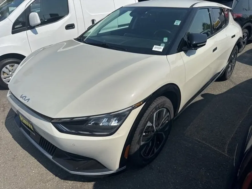 2022 Kia EV6 Wind photo 1