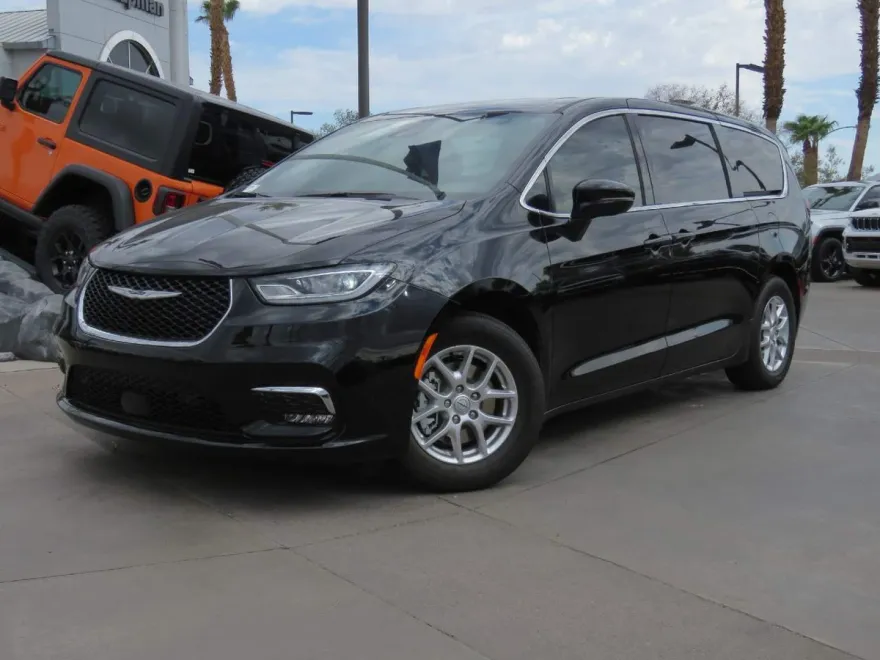2025 Chrysler Pacifica photo 1