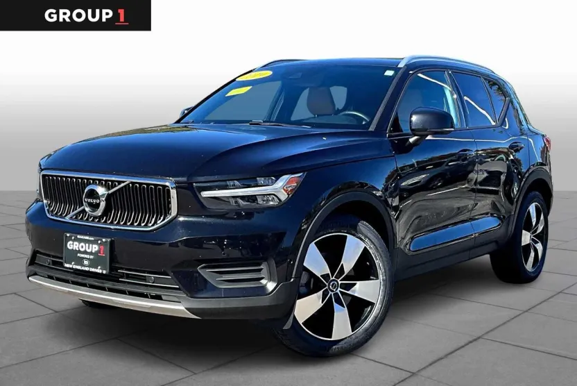 2019 Volvo XC40 Momentum photo 1