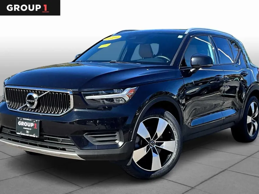 2019 Volvo XC40 Momentum photo 1