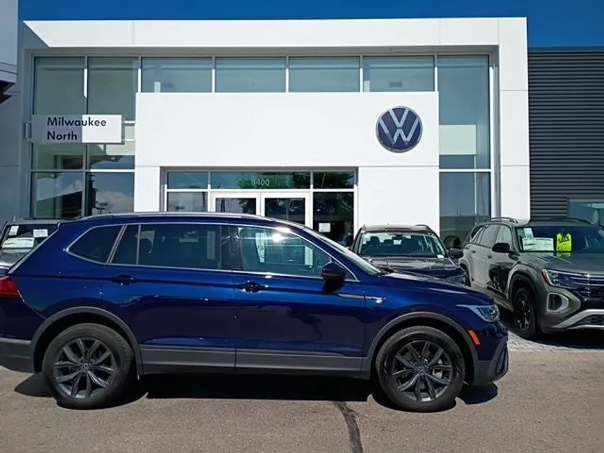 2023 Volkswagen Tiguan SE photo 1