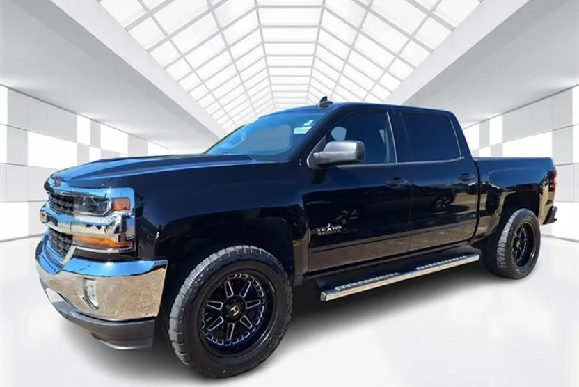 2018 Chevrolet Silverado 1500 LT photo 1