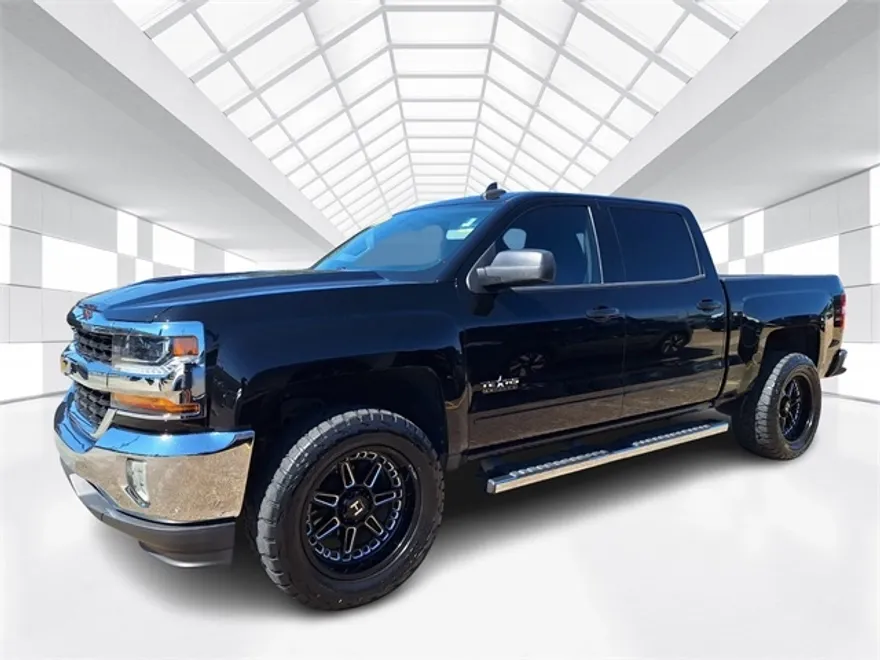 2018 Chevrolet Silverado 1500 LT photo 1