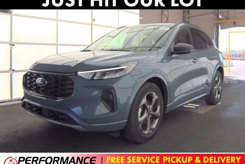 2024 Ford Escape ST-Line photo 1