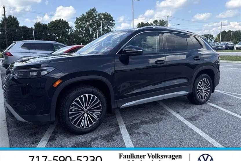 2025 Volkswagen Tiguan S photo 1