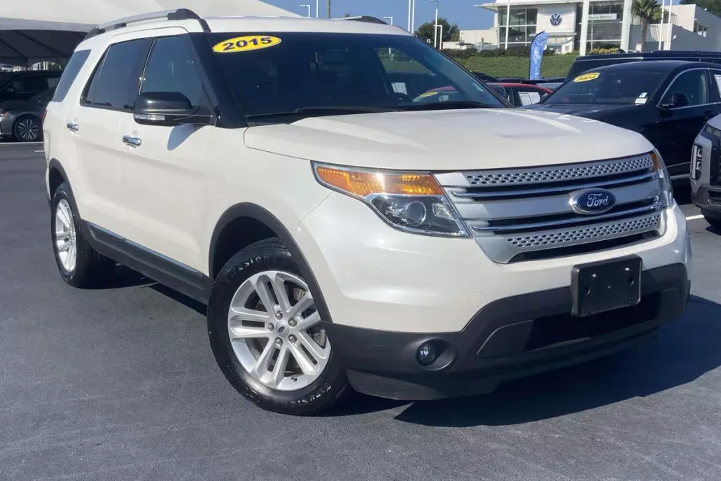 2015 Ford Explorer XLT photo 1