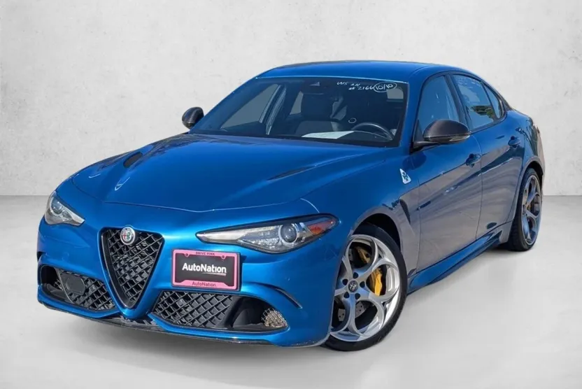 2020 Alfa Romeo Giulia Quadrifoglio photo 1