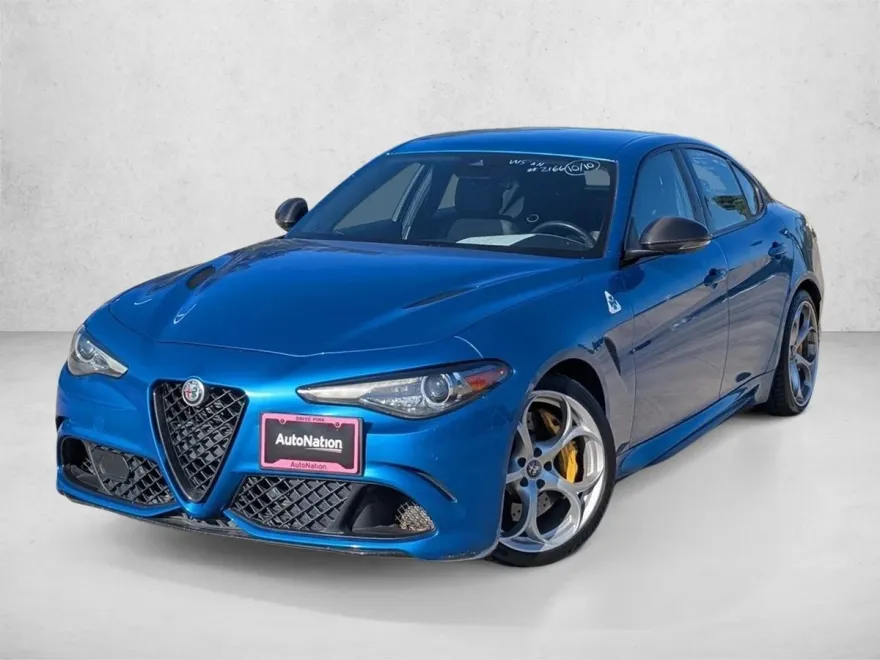 2020 Alfa Romeo Giulia Quadrifoglio photo 1