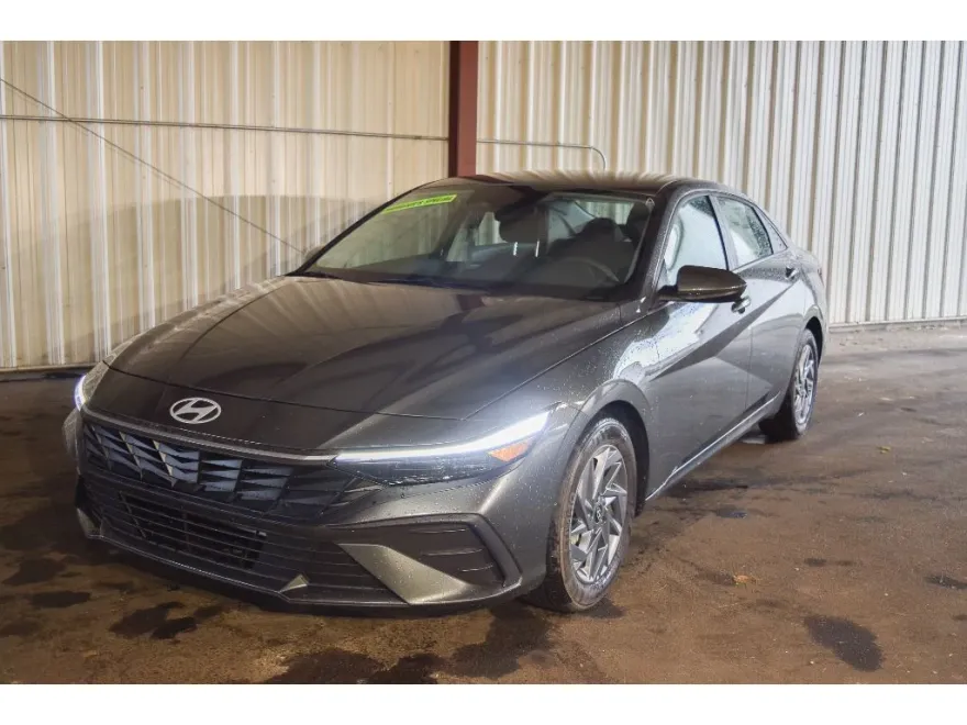 2024 Hyundai Elantra SEL photo 1