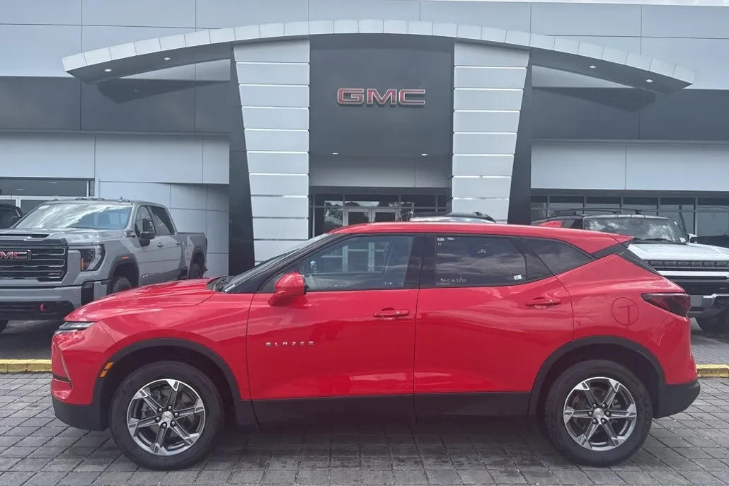 2023 Chevrolet Blazer 2LT photo 1