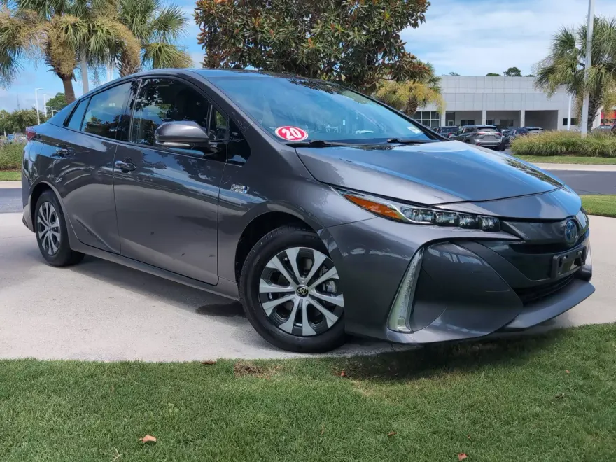 2020 Toyota Prius Prime XLE photo 1