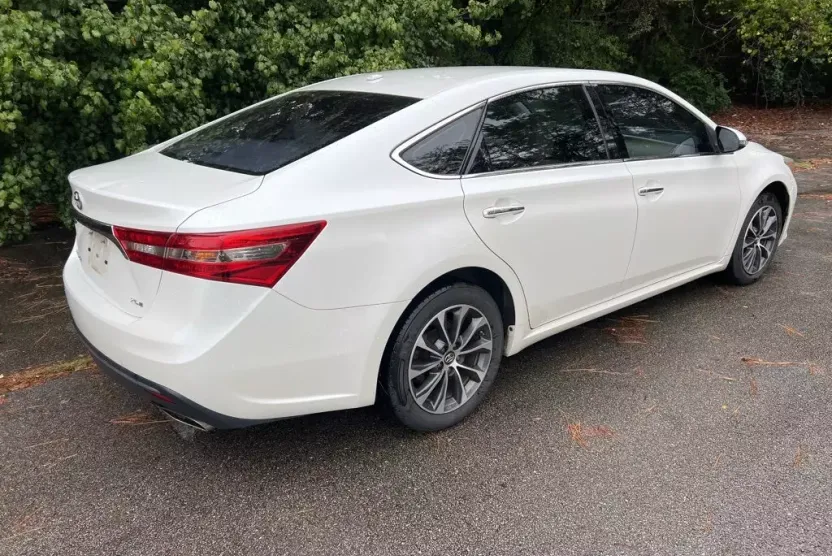 2018 Toyota Avalon XLE photo 1
