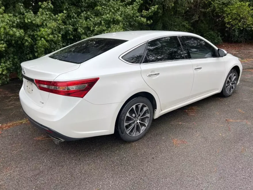 2018 Toyota Avalon XLE photo 1