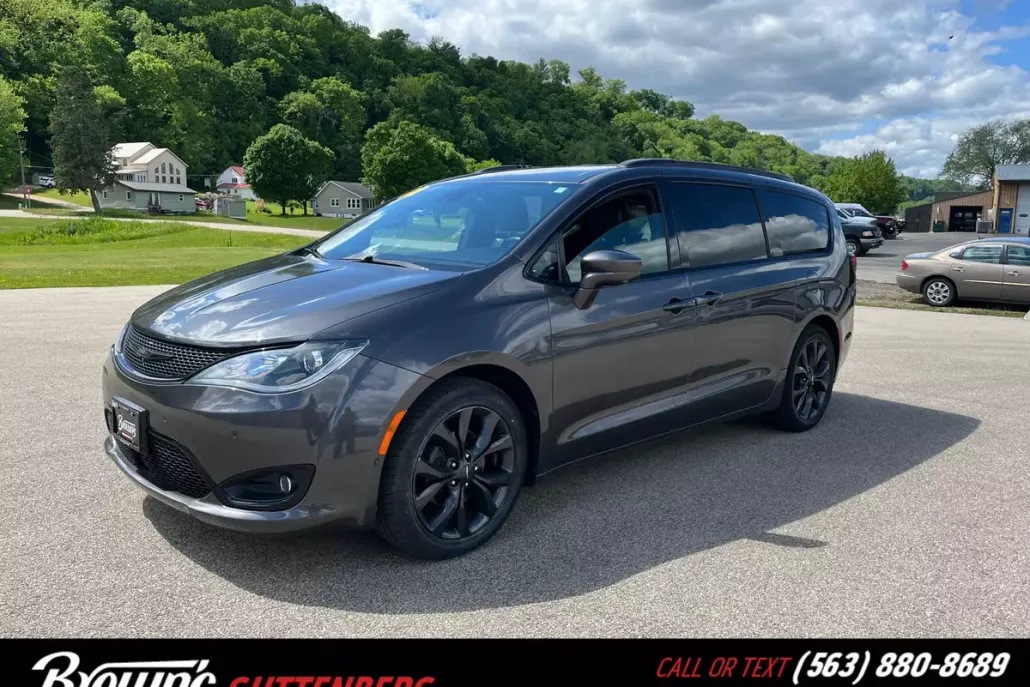 2018 Chrysler Pacifica Touring L photo 1