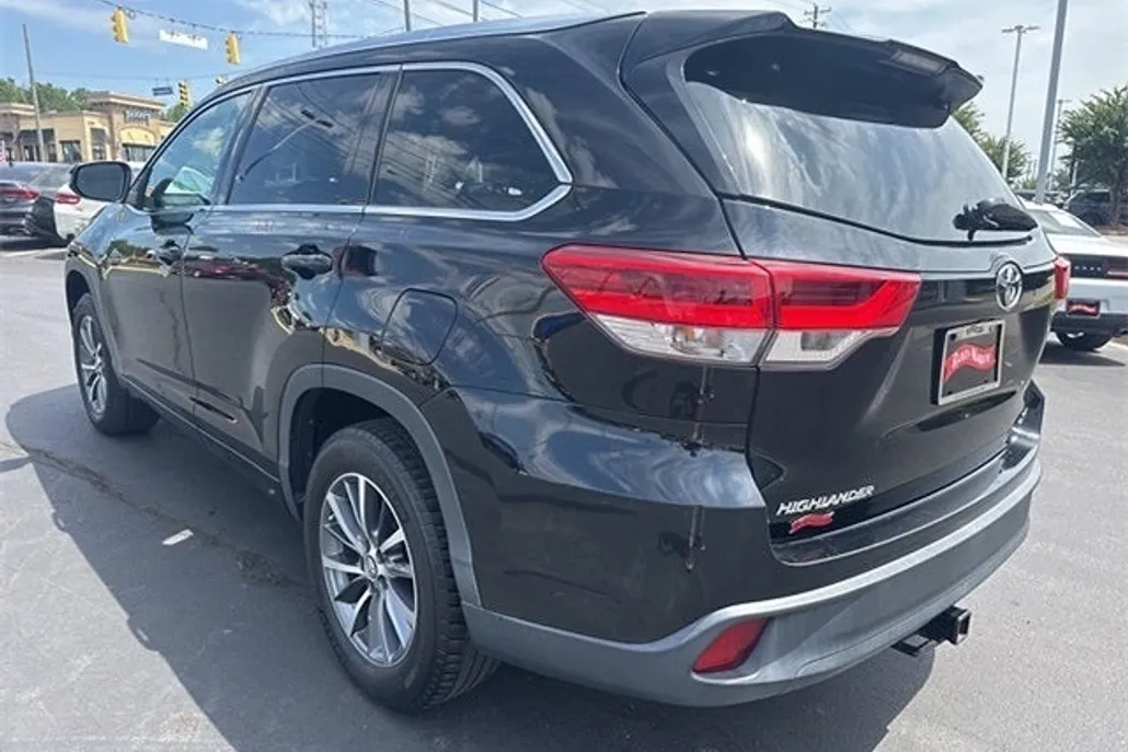 2017 Toyota Highlander XLE photo 1