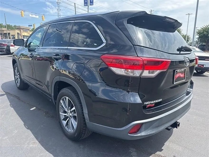 2017 Toyota Highlander XLE photo 1