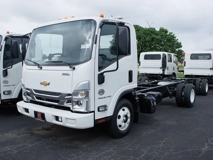 2024 Chevrolet Silverado 4500HD photo 1