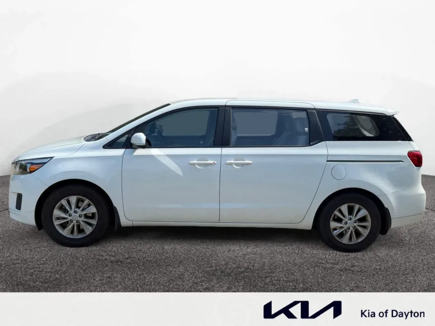 2016 Kia Sedona L photo 1
