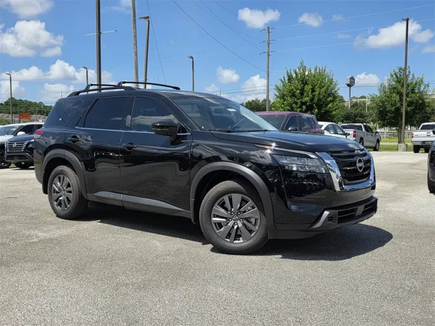 2025 Nissan Pathfinder SV photo 1