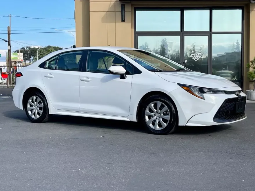 2020 Toyota Corolla LE photo 1