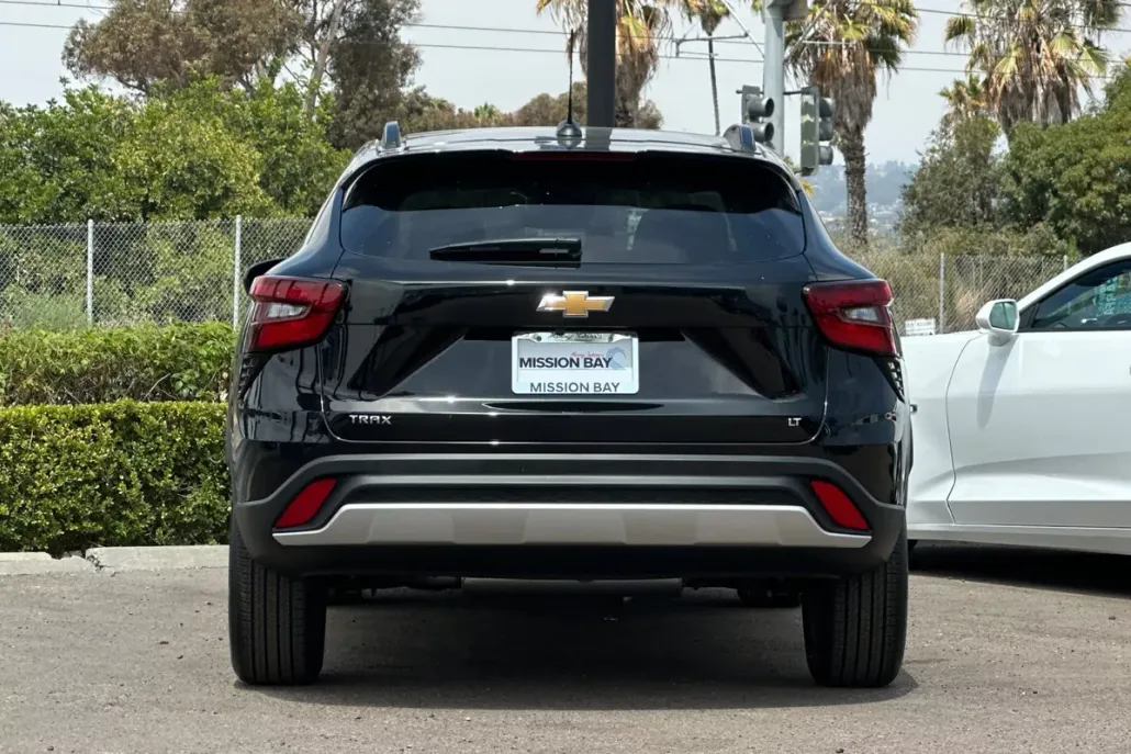 2025 Chevrolet Trax LT photo 1