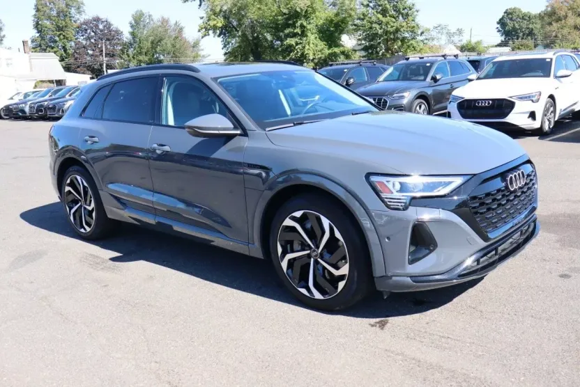 2024 Audi Q8 Premium Plus photo 1