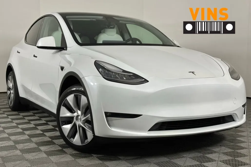 2023 Tesla Model Y Long Range photo 1