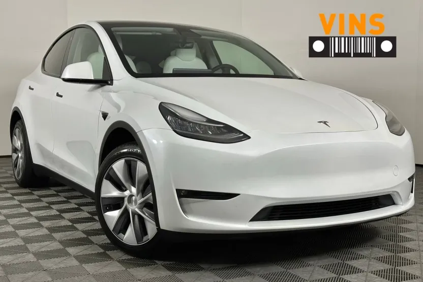 2023 Tesla Model Y Long Range photo 1