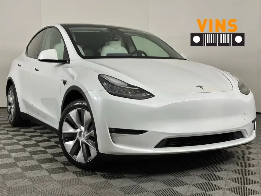 2023 Tesla Model Y Long Range photo 1