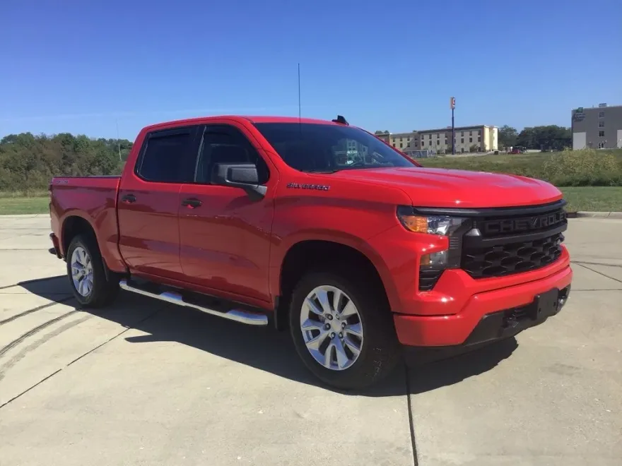 2024 Chevrolet Silverado 1500 Custom photo 1