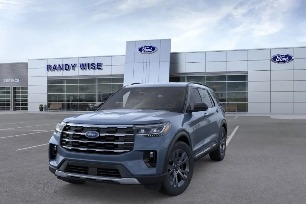 2025 Ford Explorer photo 1