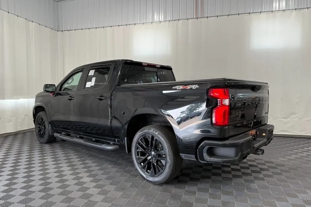 2023 Chevrolet Silverado 1500 RST photo 1