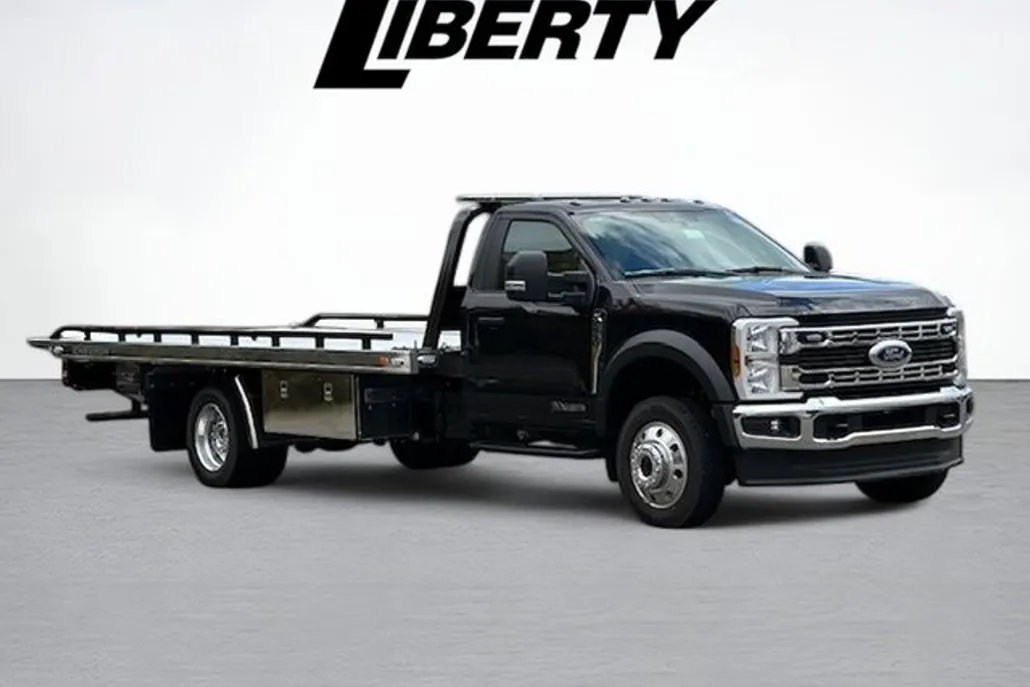 2024 Ford F-550 photo 1