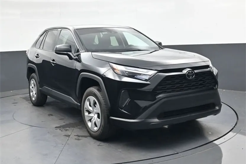 2024 Toyota RAV4 LE photo 1