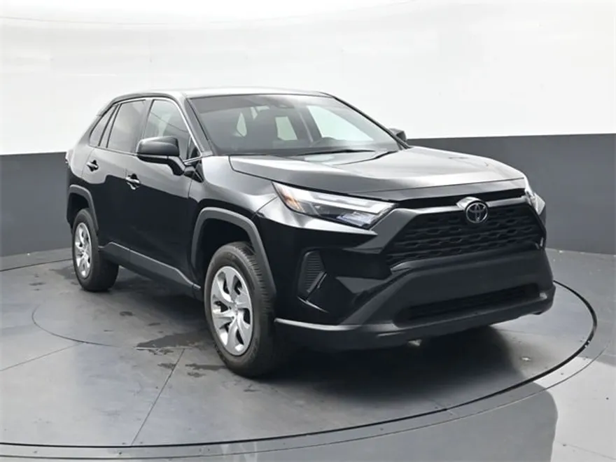 2024 Toyota RAV4 LE photo 1