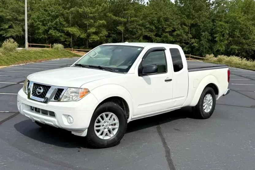 2017 Nissan Frontier SV King Cab photo 1